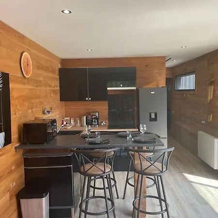 Moderne, Jacuzzi & Cinema Saint-Coulitz